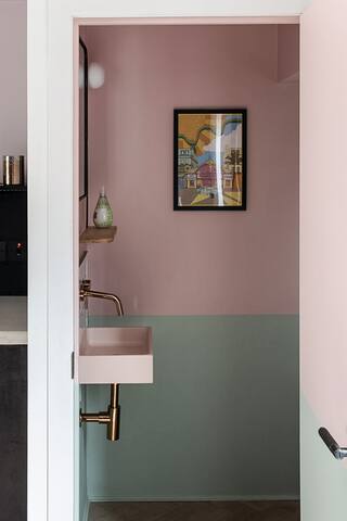 Stunning townhouse with large roof terrace gallery image 3