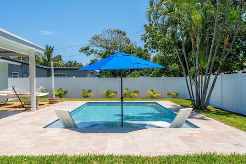 Large Pool Home - Family Friendly Private BBQ