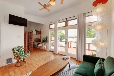 Top performing Airbnb: The Treehouse: Central Austin Loft with Large Deck in North Loop