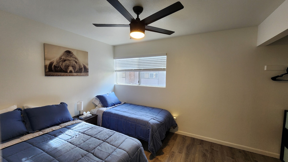 Après-Ski Retreat- Remodeled 2BR/2BA, Pet-Friendly – Photo 13