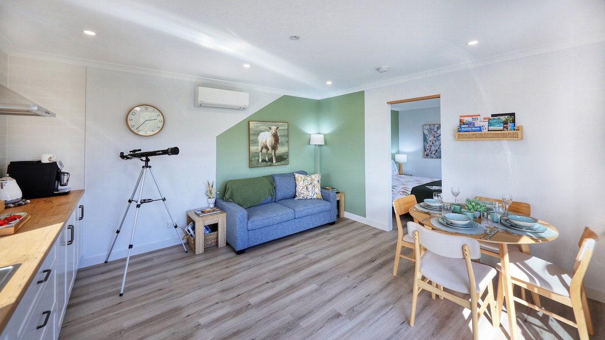Top Airbnb: Badger's View Cabin farmstay (Green Hornet) in Tasmania