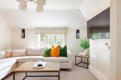 Sundial Cottage - wonderful 19th century home