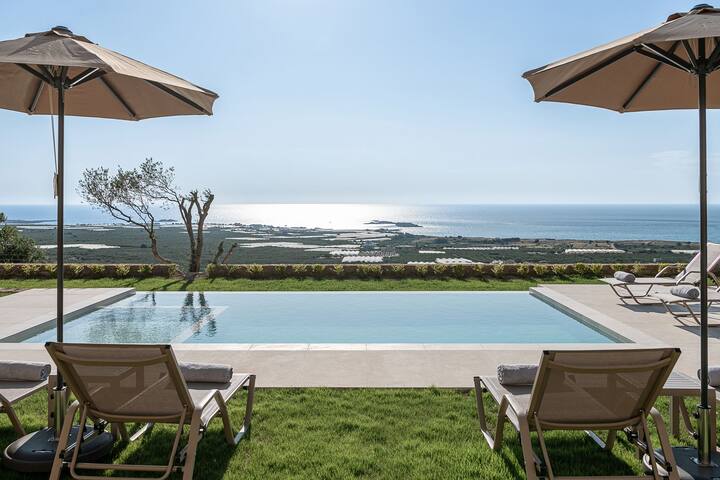 GG Falasarna Luxury Villa w/Infinity Pool & Views gallery image 5