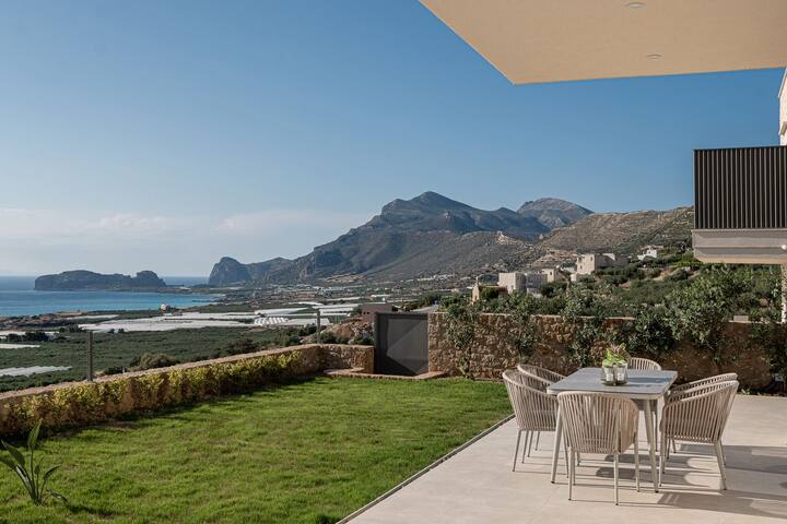 GG Falasarna Luxury Villa w/Infinity Pool & Views gallery image 3