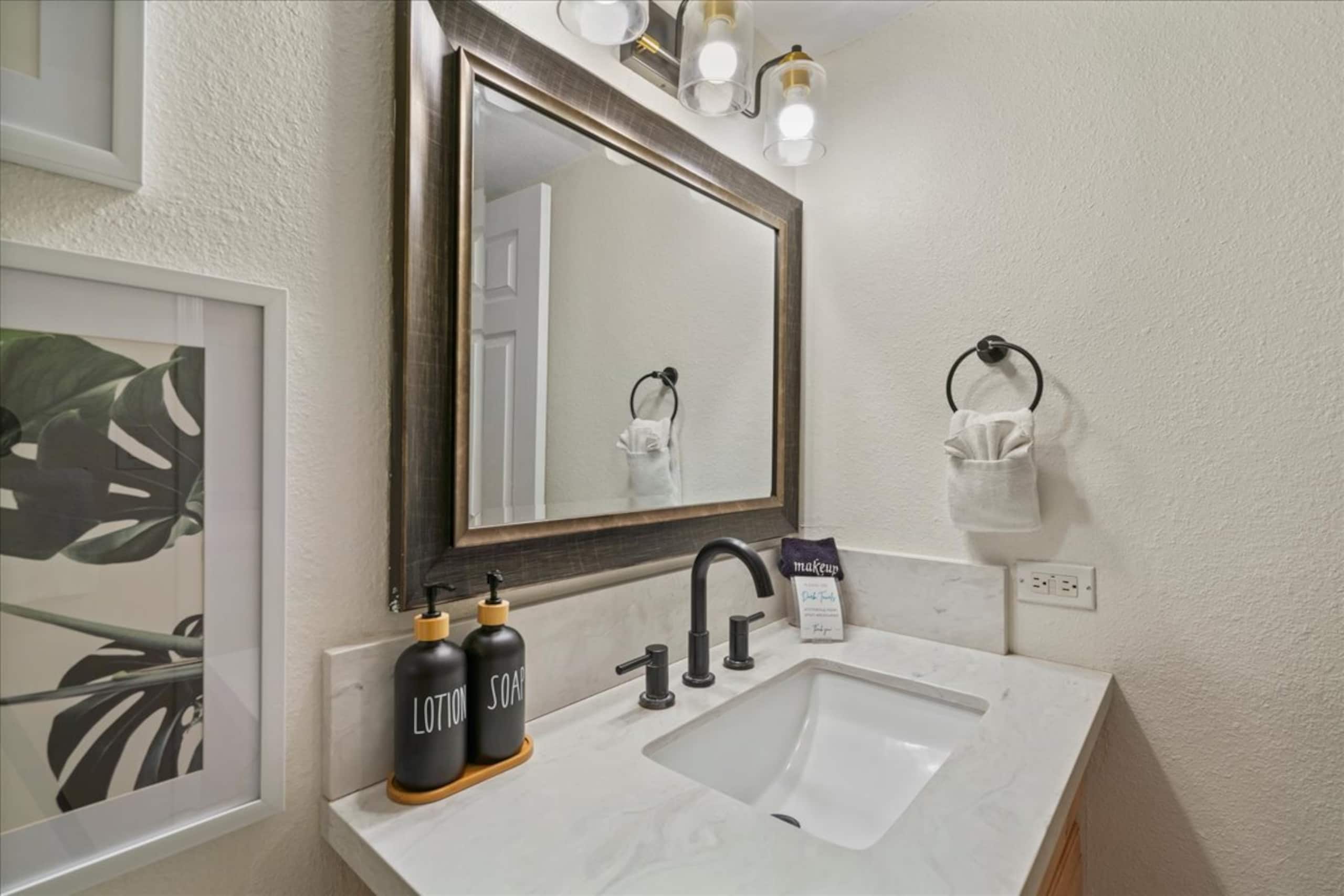 Luxury Remodeled Oceanfront—Huge Views— Sleeps 6 - Image 27