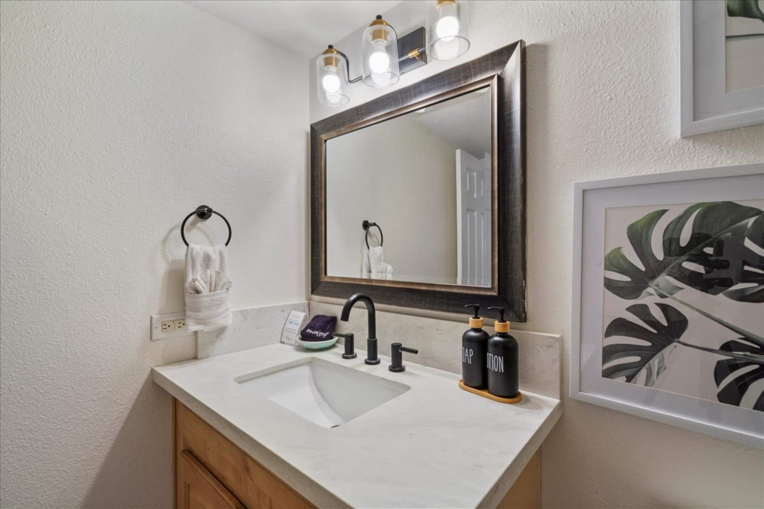Luxury Remodeled Oceanfront—Huge Views— Sleeps 6 - Image 24