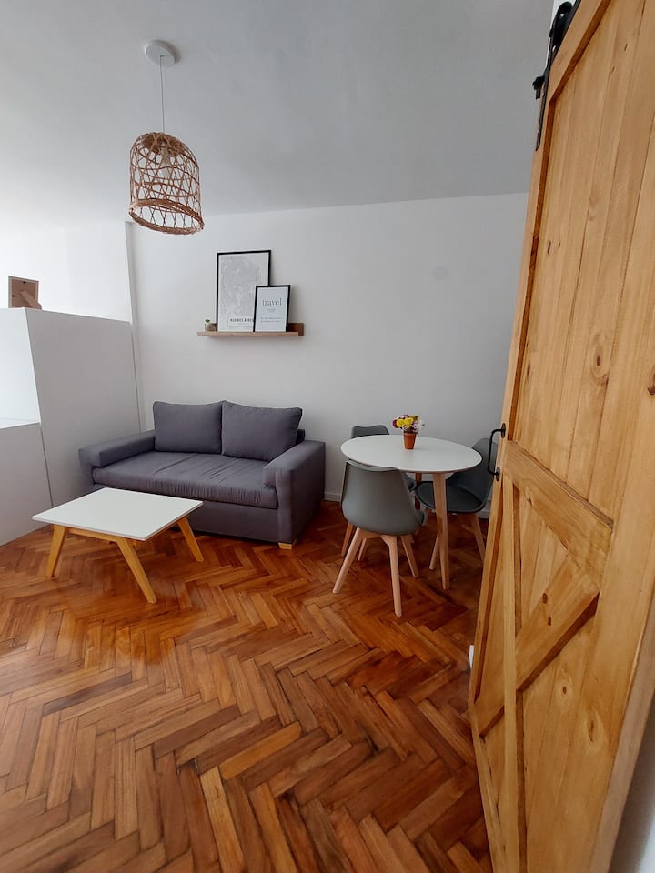 Studio apartment with balcony in Recoleta