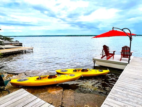 Stunning All Year Round Lake House retreat!