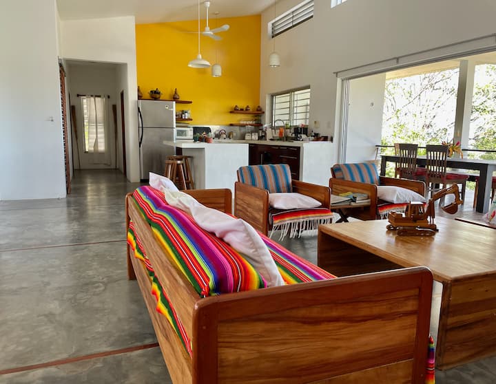 Superb Modern House With Pool For Bird Lovers - Belize