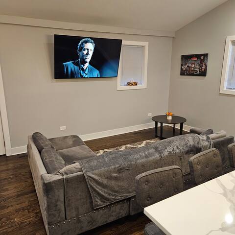 Luxury & Convenient to Dowtown Chicago Duplex gallery image 5