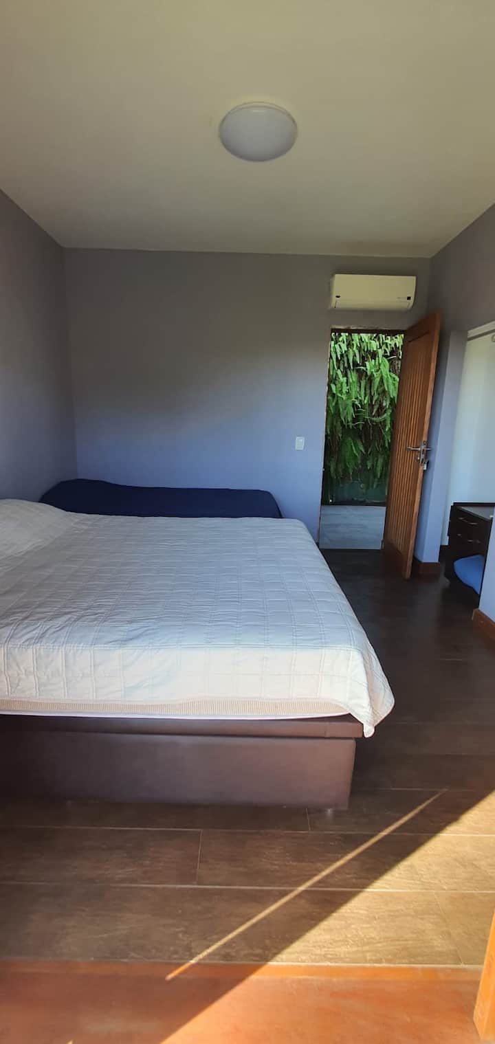 เตียงกล่องคู่เตียงกล่องเดี่ยวประตูทางเข้าและเครื่องปรับอากาศ