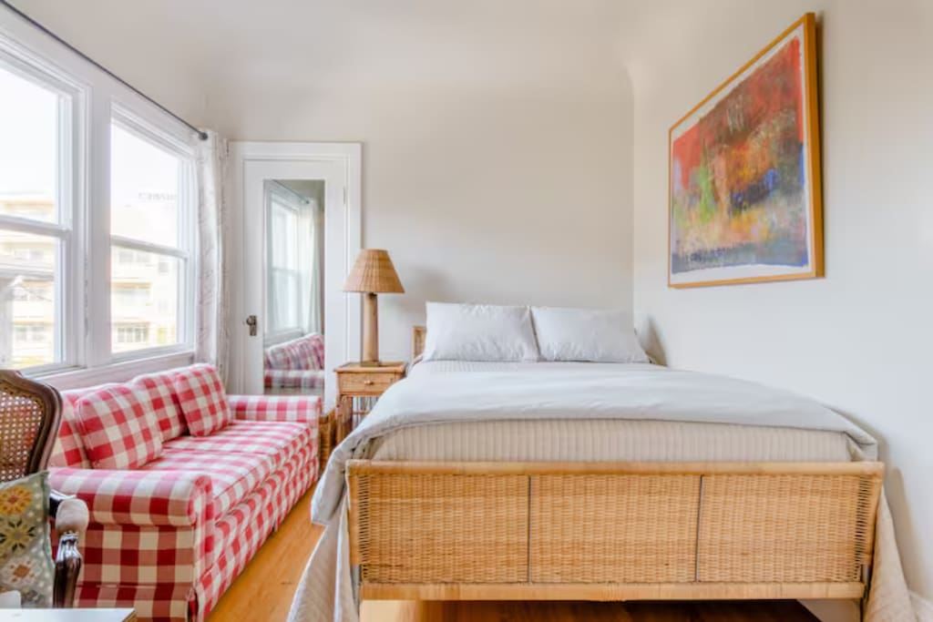 Airbnb Cozy Sunlit Room-Adams Point-Lake Merritt-Oakland