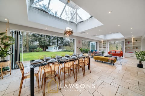 Executive Getaway | 6BR House Close to Legoland