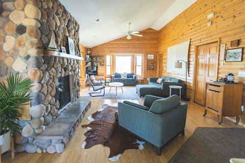 Stunning Lake Views, Great for Couples & Families