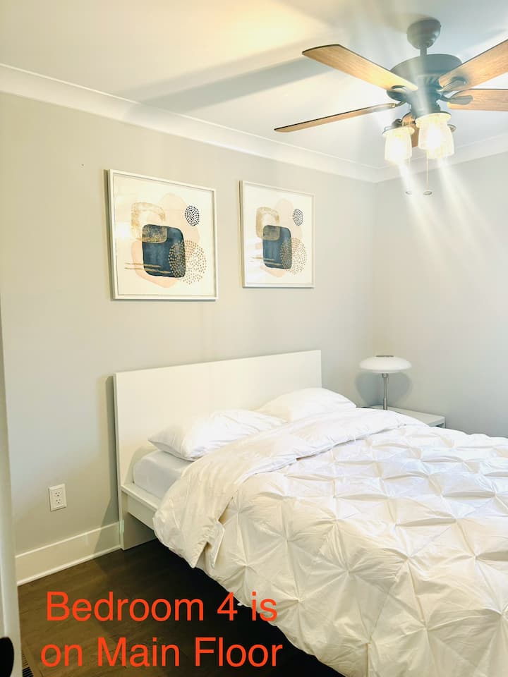 Спалната соба 4 се наоѓа на главниот кат и се наоѓа десно од ходникот