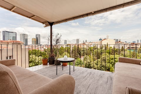 Charming 4BR-3BA. Lovely Balcony w/Gardn&City View