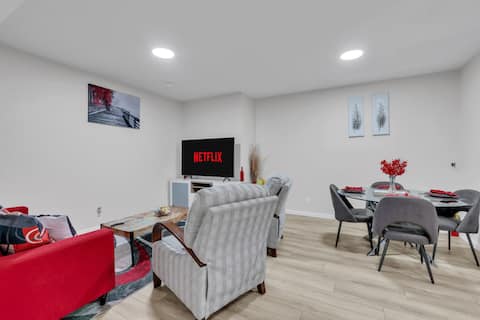 Successful Airbnb property: Beautiful Modern Unique Suite in Legacy