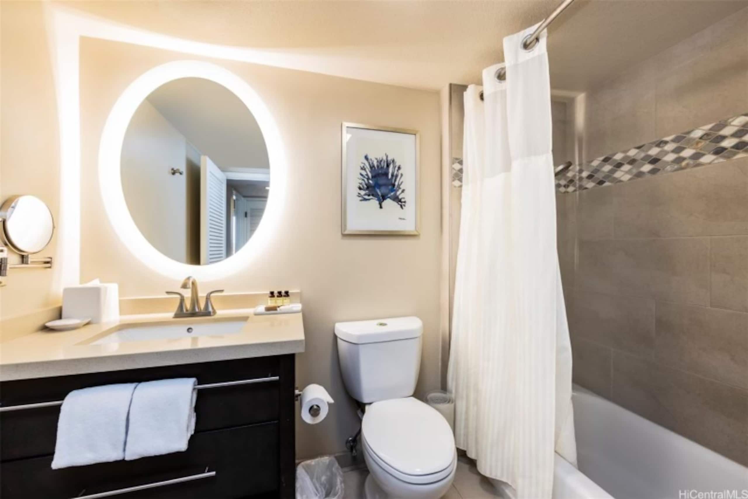 Condo in Honolulu · ★4.92 · 2 bedrooms · 4 beds · 2 private baths - Image 24