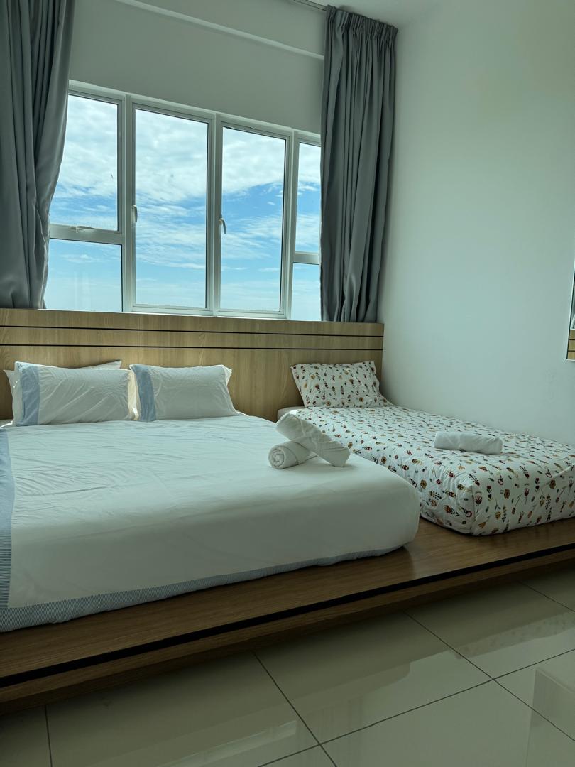 Chumba cha 2 cha kulala chenye malkia na kitanda cha mtu mmoja