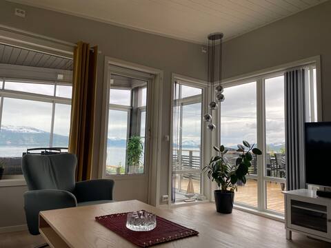 Popular Airbnb listing: Modern cottage 30 min from Tromsø in Søndre Tromsøya Sør