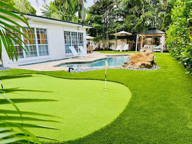 Beach Haven: Heated Pool, Hot Tub,Mini Golf, Beach