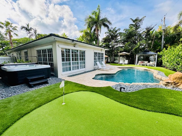 Beach Haven: Heated Pool, Hot Tub,Mini Golf, Beach gallery image 4