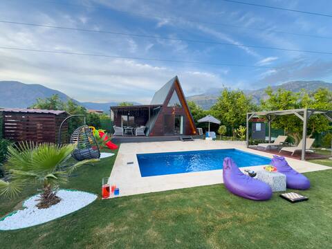 Full Moon Bungalow, Detached for 4 with Pool