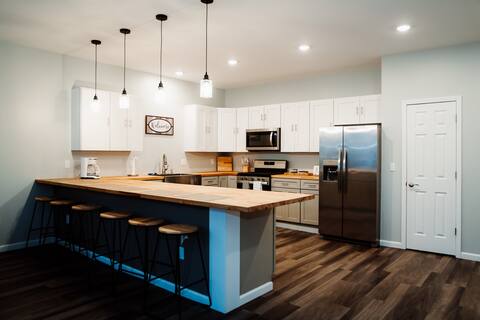 Tanology (3 bd)Wine|Dine|Stay