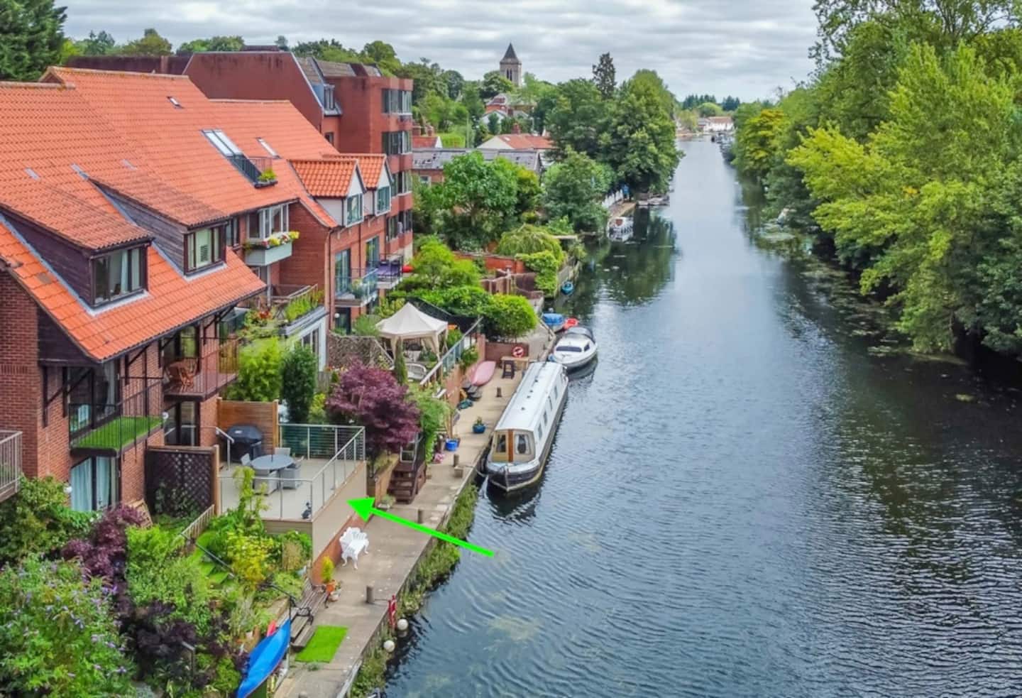 Norwich Riverfront 3 storey house w/ deck & dock