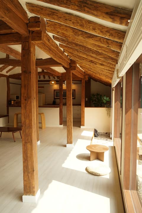 "Seokgyo-ri 120"
Just a few steps to Wolpo Beach! 100 sqm private accommodation