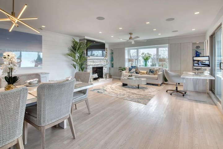 Sag Harbor Luxe Penthouse • Rooftop & Water Views - Sag Harbor, NY