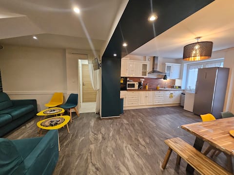 The blue loft 16 (starred) at the foot of the vineyards