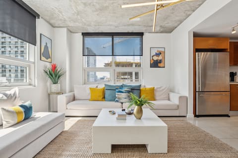 Top performing Airbnb: Luxury Miami Condo | Pool, Gym & Parking in Midtown