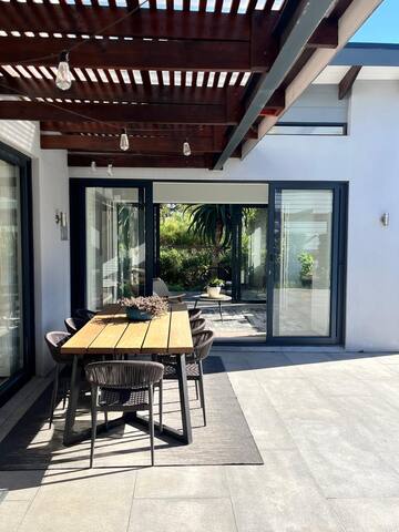 Sunny, Modern Family Home in Hout Bay Estate gallery image 5