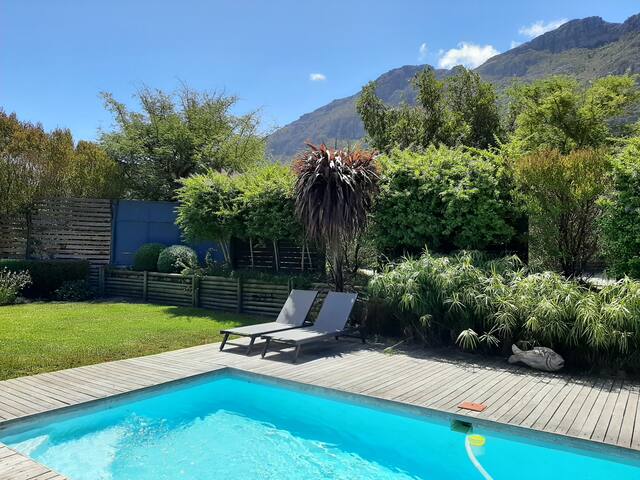 Sunny, Modern Family Home in Hout Bay Estate gallery image 3