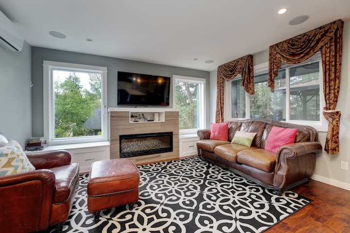 Modern Home In Victoria,bc - Langford