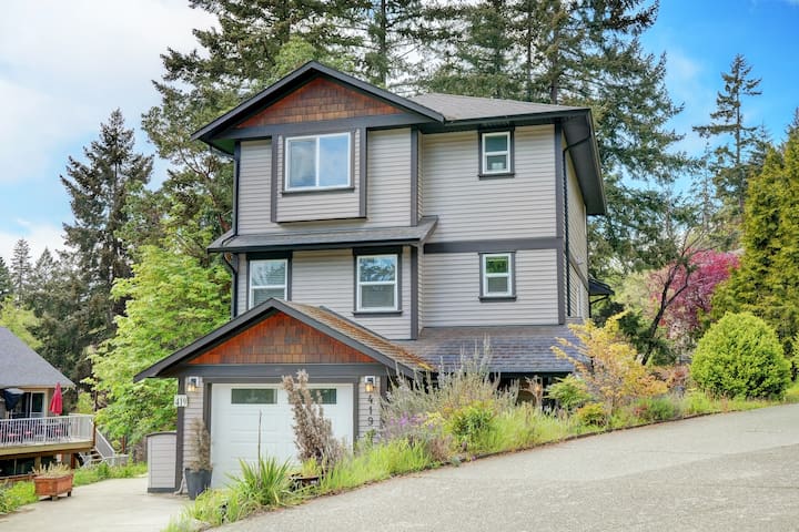 Modern Home in Victoria,BC