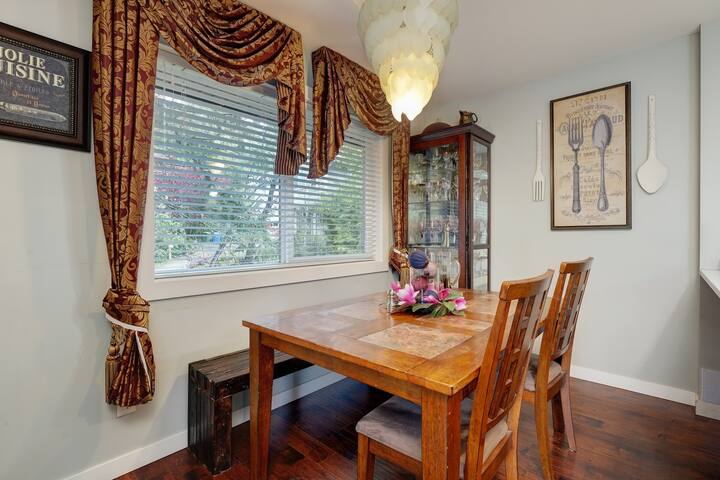 Modern Home in Victoria,BC gallery image 5