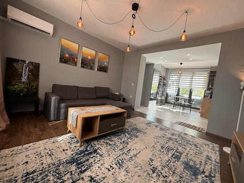 Modern home&King-Size Bed&Ideal for Digital Nomads