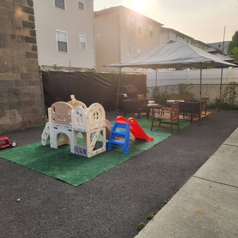 Inviting 5BR | Sleeps 14+ | 8 Min to EWR + Parking gallery image 4