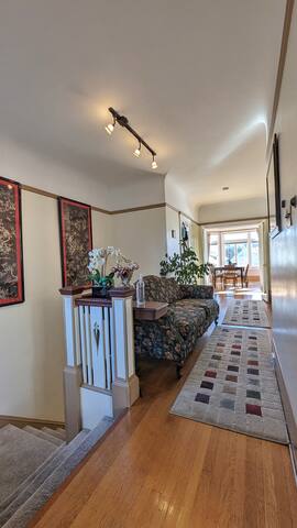 Prime 3BR Flat in Central SF. Perfect for groups! gallery image 3