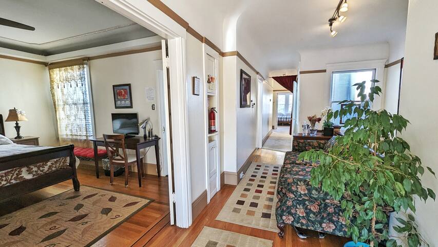 Prime 3BR Flat in Central SF. Perfect for groups! gallery image 2