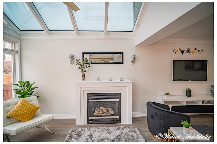 Sunroom House - 4 Bedrooms - Mississauga