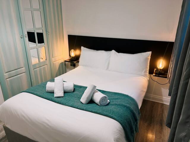 Temple Bar home for up to 6 gallery image 4