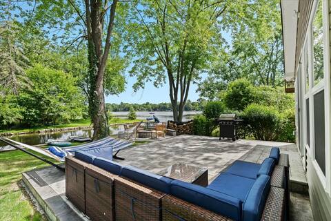 Commerce Cove Cottage