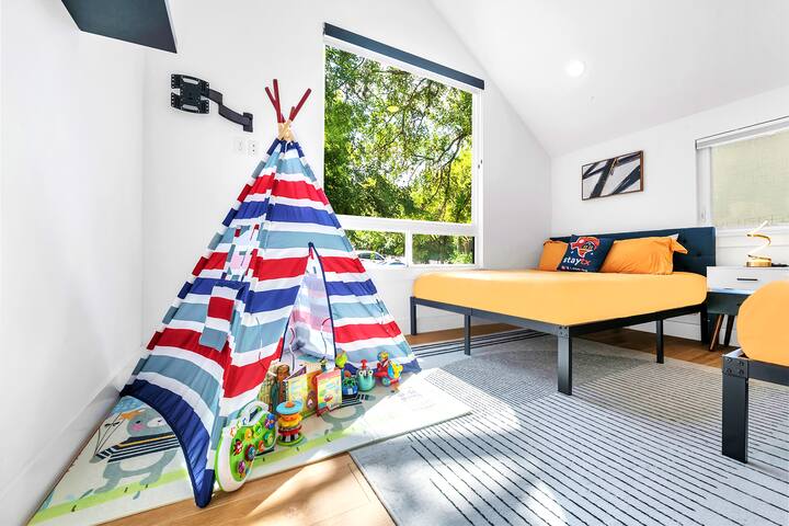 Baby Approved Airbnb – Crib, Baby Gate, High Chair