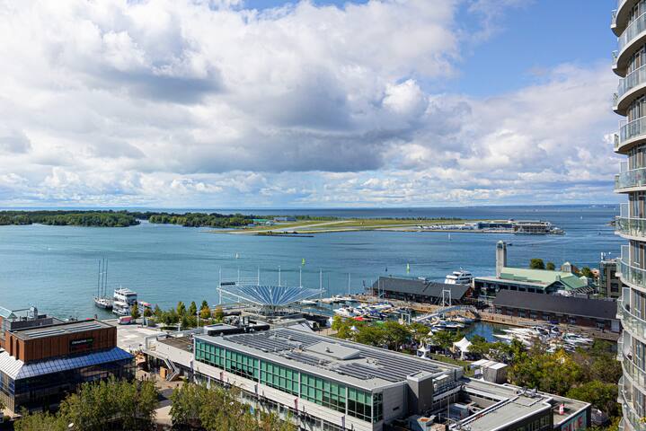 Peaceful Harbourfront Condo with Beautiful Views gallery image 5