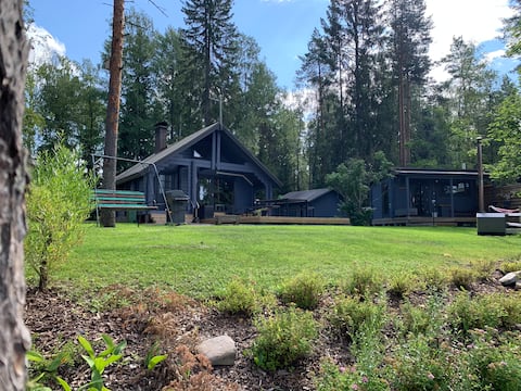 Humina, a magnificent log cabin on the shore of Lake Kuorasjärvi