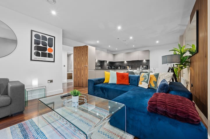 Sleek & Contemporary | Central Urban Hideout