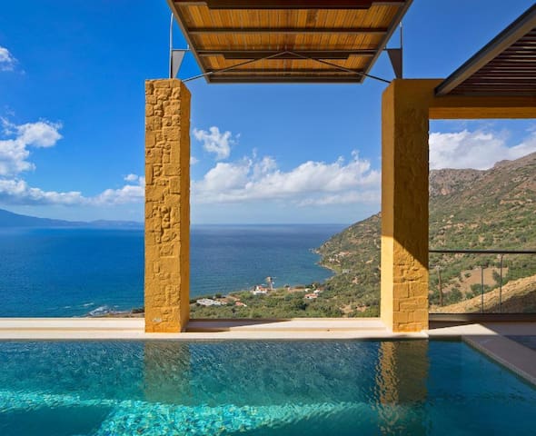 Athina Villa w/Pool, Sauna, Gym, BBQ, Sea Views